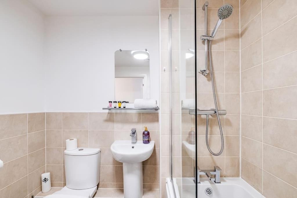 ברמינגהאם The Versace Suite With 4 Beds And Secure Free Parking מראה חיצוני תמונה